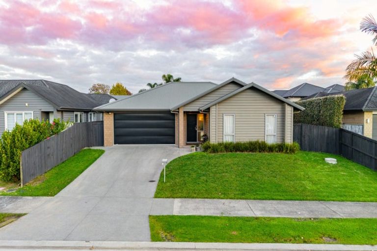 Photo of property in 14 Will Street, Huapai, Kumeu, 0810