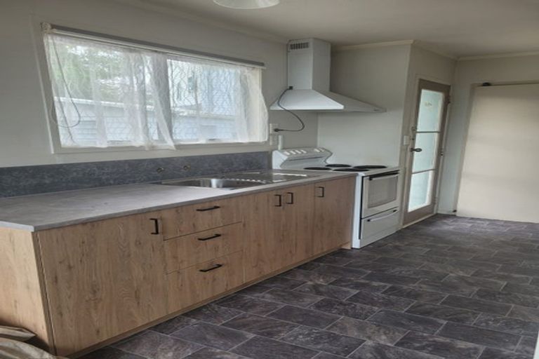 Photo of property in 16a Matthew Place, Kawaha Point, Rotorua, 3010