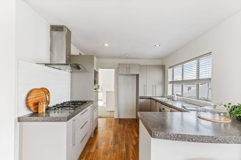 Photo of property in 80c Golf Road, New Lynn, Auckland, 0600