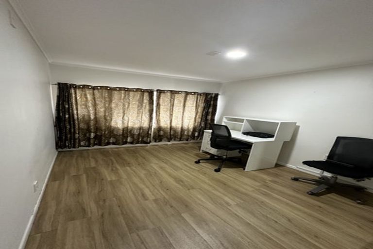 Photo of property in 19 Camelot Place, Glenfield, Auckland, 0629