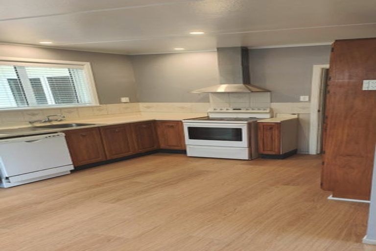 Photo of property in 40 Ruskin Road, Newlands, Wellington, 6037