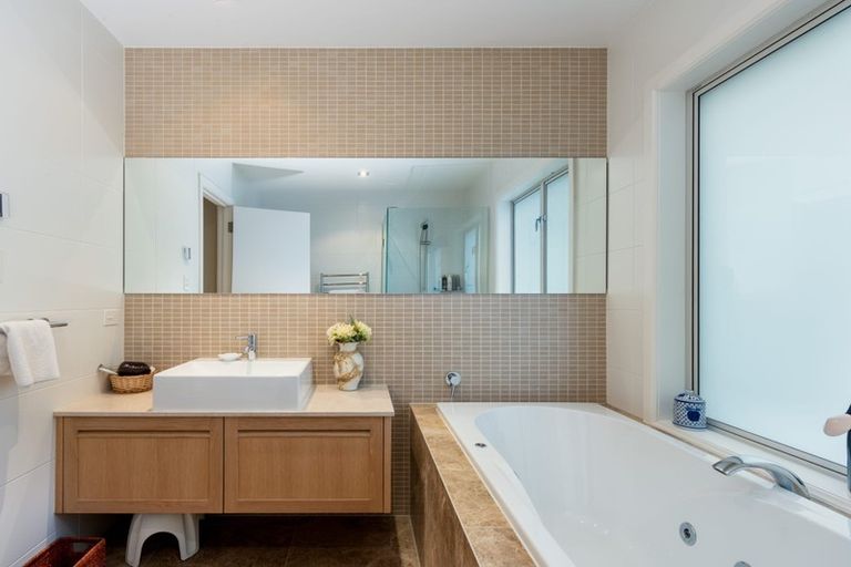 Photo of property in 14a Gibbons Road, Takapuna, Auckland, 0622