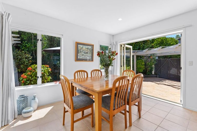 Photo of property in 10a Scarboro Terrace, Murrays Bay, Auckland, 0630