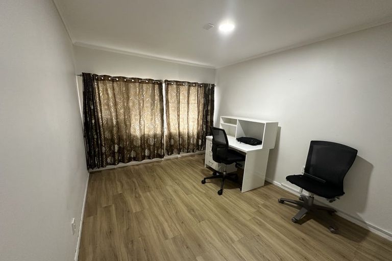 Photo of property in 19 Camelot Place, Glenfield, Auckland, 0629