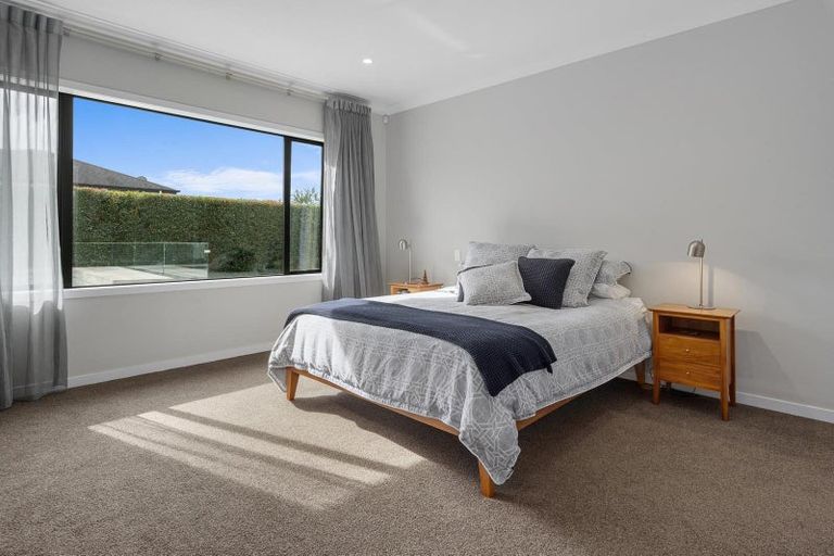 Photo of property in 33 Pohutukawa Parade, Riverhead, 0820