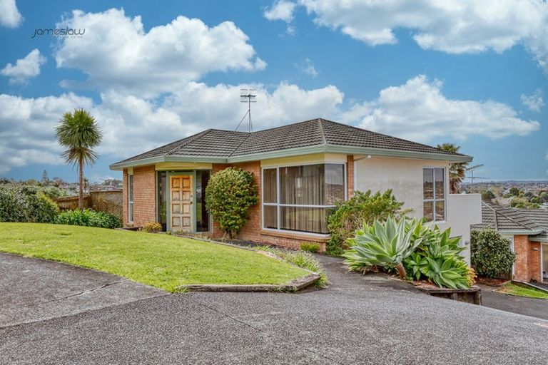 Photo of property in 1/17 Cambric Place, Botany Downs, Auckland, 2010
