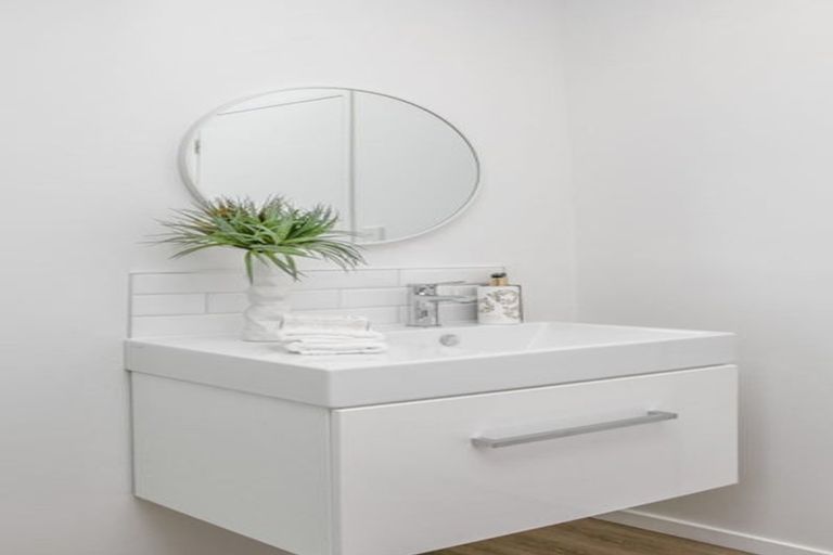 Photo of property in 18 Ian Marwick Place, Birkenhead, Auckland, 0626