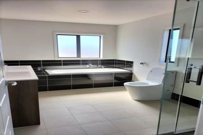 Photo of property in 45a Forrest Hill Road, Milford, Auckland, 0620