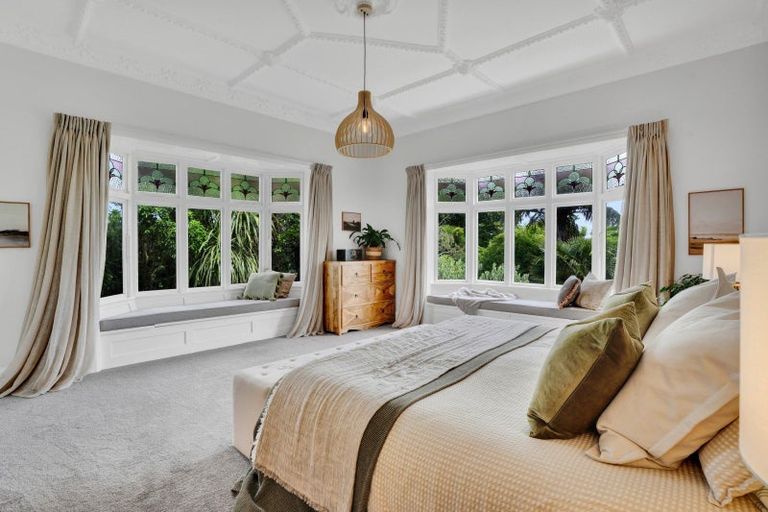 Photo of property in 18 Ridge Lane, New Plymouth, 4310