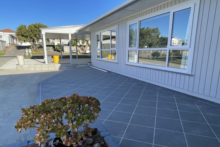 Photo of property in 43 Grassways Avenue, Pakuranga, Auckland, 2010