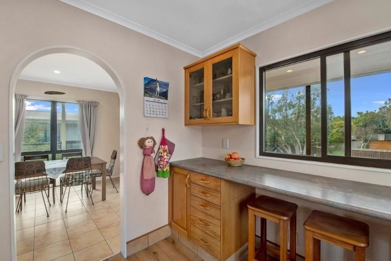 Photo of property in 36 Eruini Street, Waikanae Beach, Waikanae, 5036