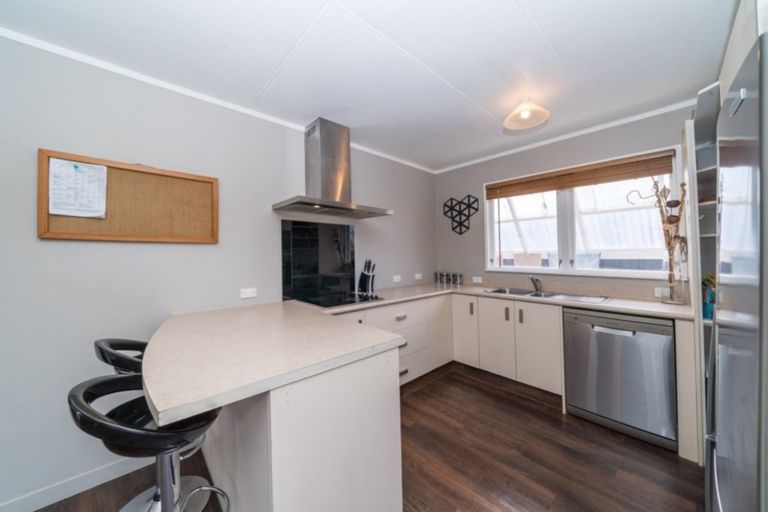 Photo of property in 20 Rhodes Drive, Kelvin Grove, Palmerston North, 4414