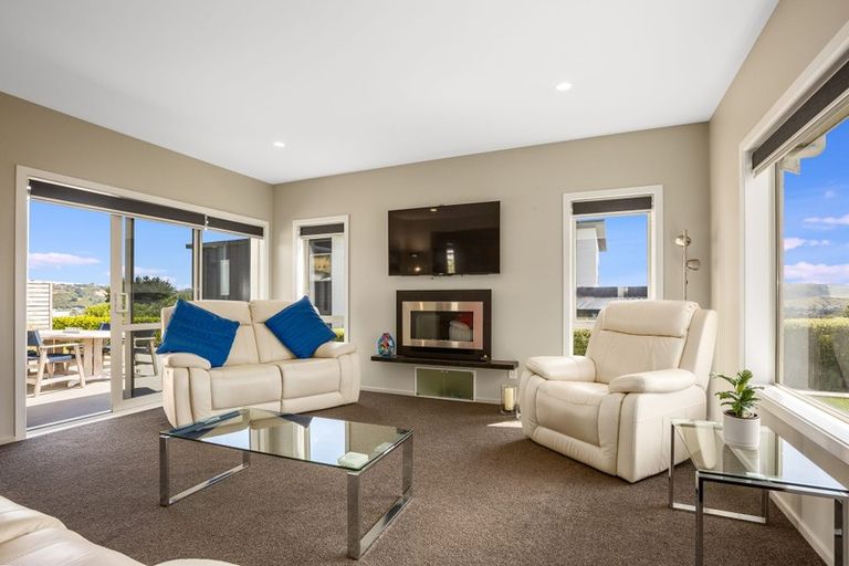 Photo of property in 2 Pacific View, Whitby, Porirua, 5024
