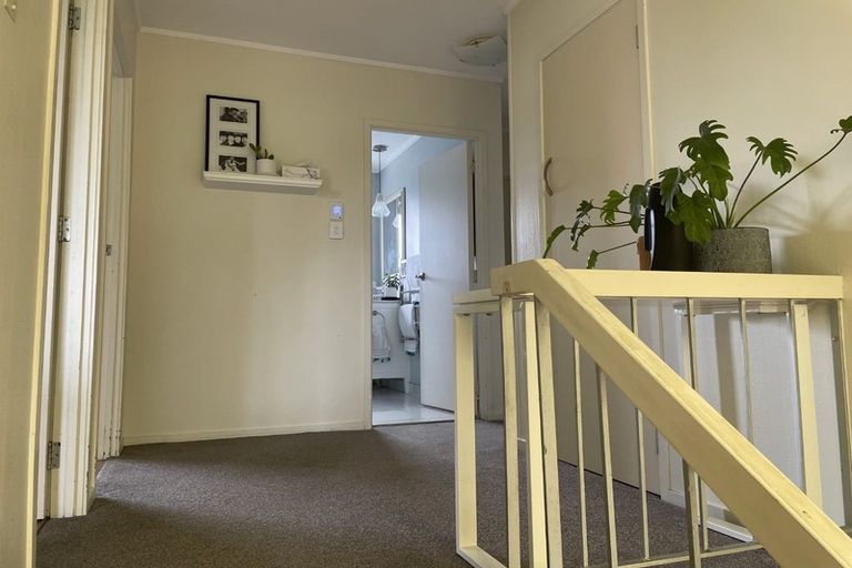 Photo of property in 2/13 Gretel Place, Hillcrest, Auckland, 0627