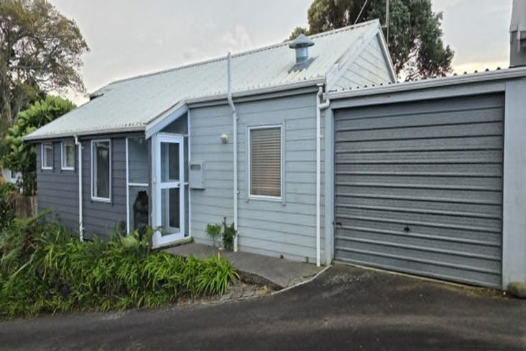 Photo of property in 21 Arden Place, Oakura, 4314