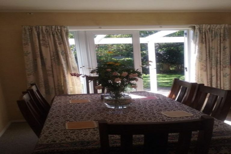 Photo of property in 30 Pinehurst Crescent, Russley, Christchurch, 8042