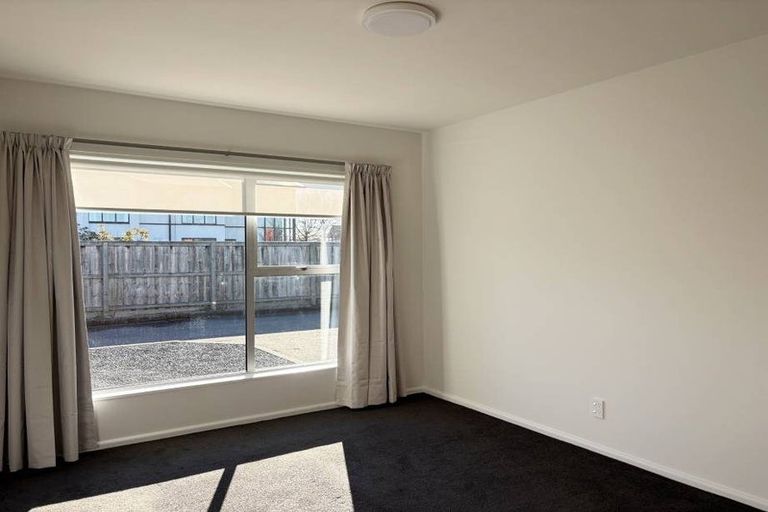 Photo of property in 2/73 Harewood Road, Papanui, Christchurch, 8053