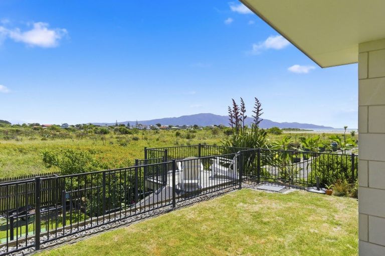 Photo of property in 19 Taranui Way, Paraparaumu Beach, Paraparaumu, 5032
