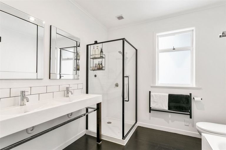 Photo of property in 2 Alice Street, Riverhead, 0820