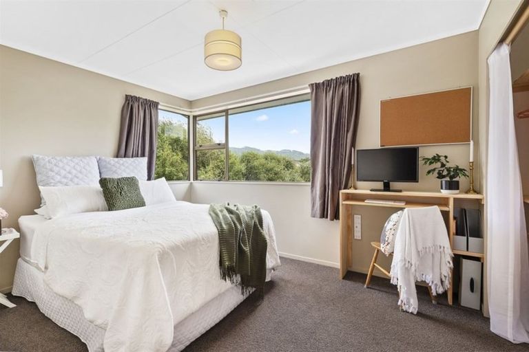 Photo of property in 76 Champion Street, Cannons Creek, Porirua, 5024