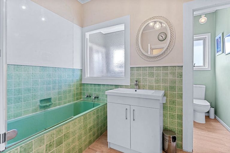 Photo of property in 88 Birkdale Road, Birkdale, Auckland, 0626