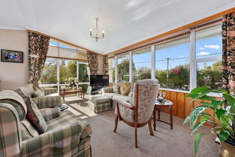 Photo of property in 31 Dowling Grove, Silverstream, Upper Hutt, 5019