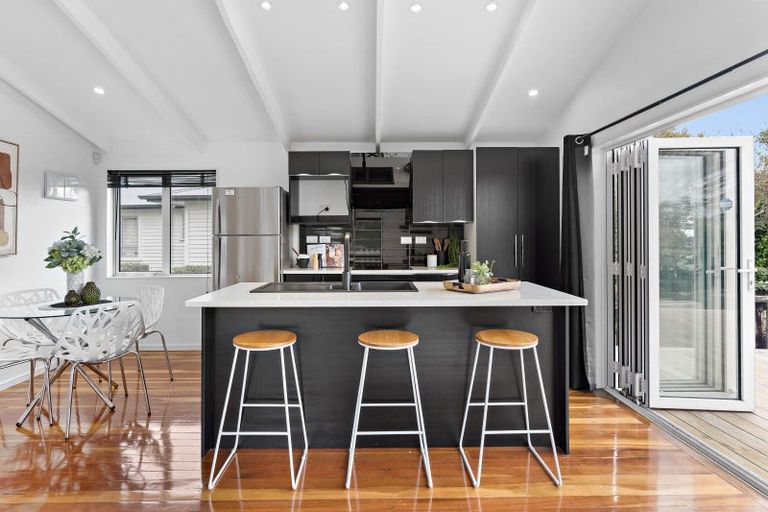 Photo of property in 1/6 Mcleod Road, Weymouth, Auckland, 2103