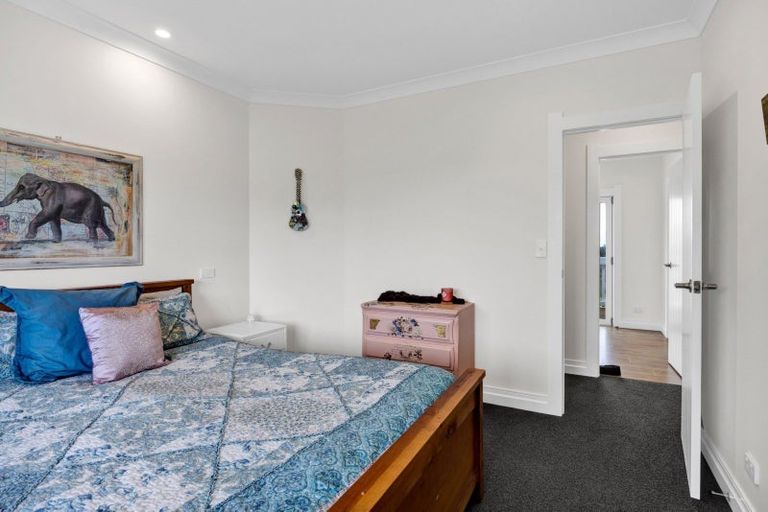 Photo of property in 43a Rawhitiroa Road, Eltham, 4398