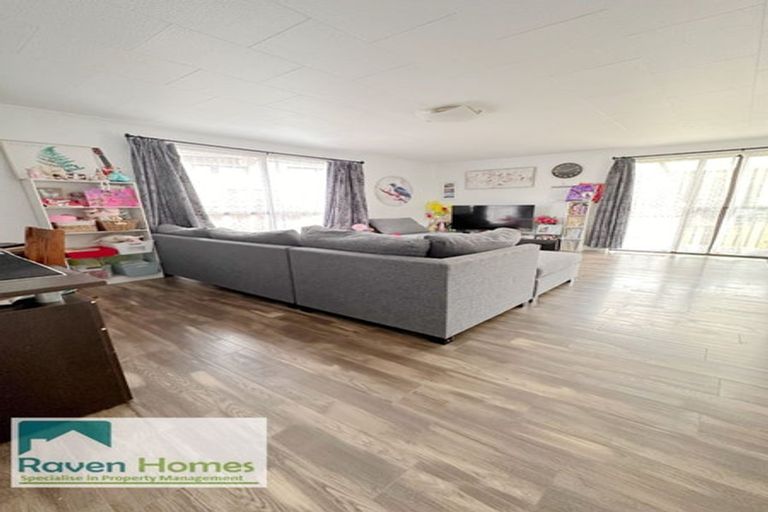 Photo of property in 1/16 Merton Avenue, Glenfield, Auckland, 0627