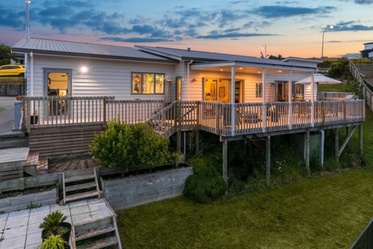 Photo of property in 78 Fairview Avenue, Fairview Heights, Auckland, 0632