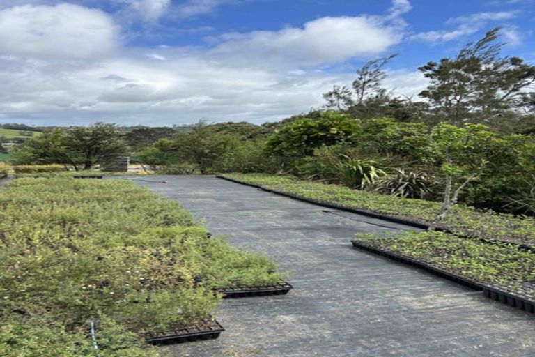 Photo of property in 200 Tawa Road, Kumeu, 0891