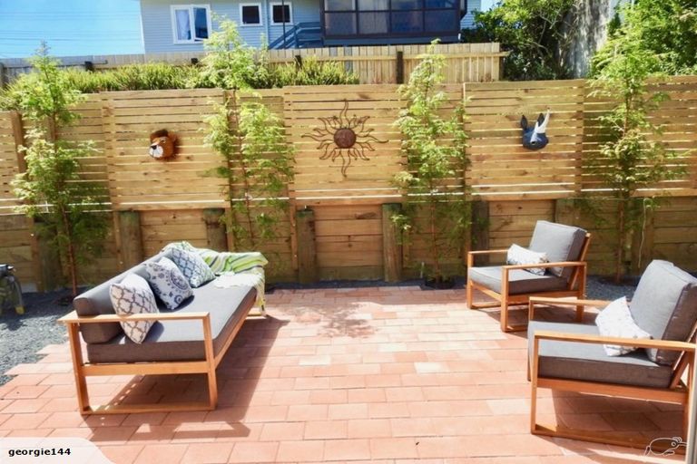 Photo of property in 6 Sheehan Road, Te Atatu South, Auckland, 0610