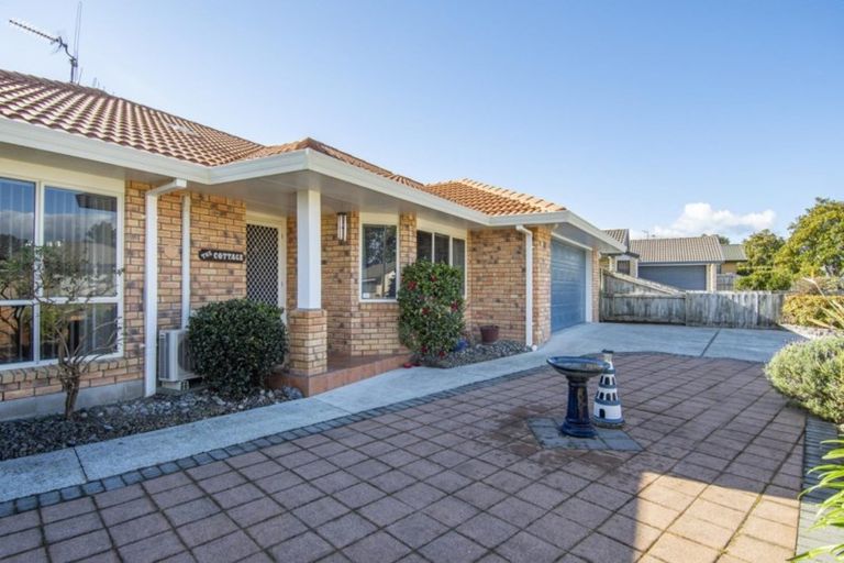 Photo of property in 32 Stableford Drive, Pyes Pa, Tauranga, 3112