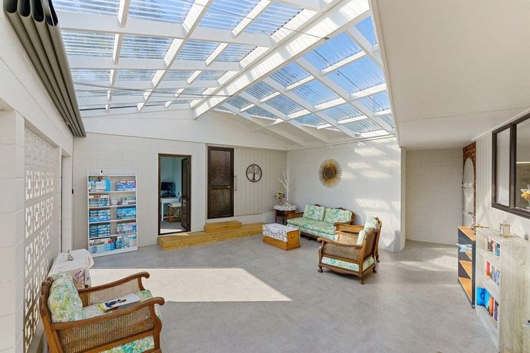 Photo of property in 10 Winara Avenue, Waikanae, 5036