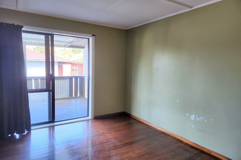 Photo of property in 43 Cambridge Terrace, Kaiti, Gisborne, 4010