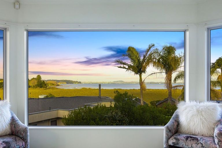 Photo of property in 35 Oakpark Place, West Harbour, Auckland, 0618