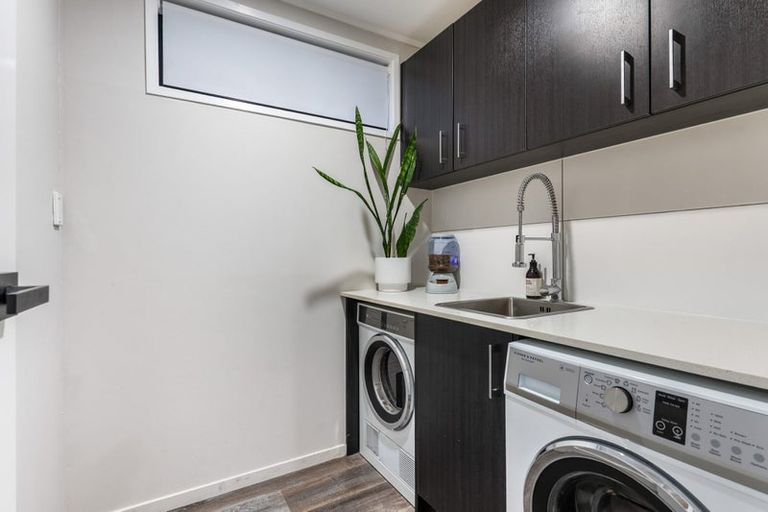 Photo of property in 2/33 Parr Terrace, Castor Bay, Auckland, 0620