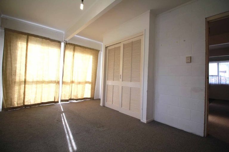 Photo of property in 46 Kohekohe Street, New Lynn, Auckland, 0600