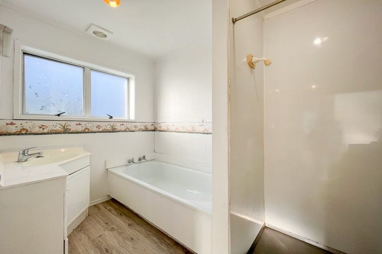 Photo of property in 5/68 Clayburn Road, Glen Eden, Auckland, 0602