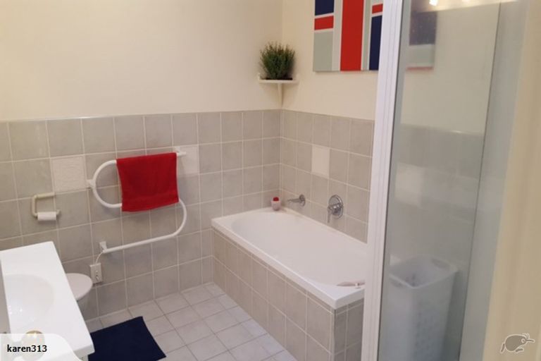 Photo of property in 3/14 Fields Parade, Oteha, Auckland, 0632