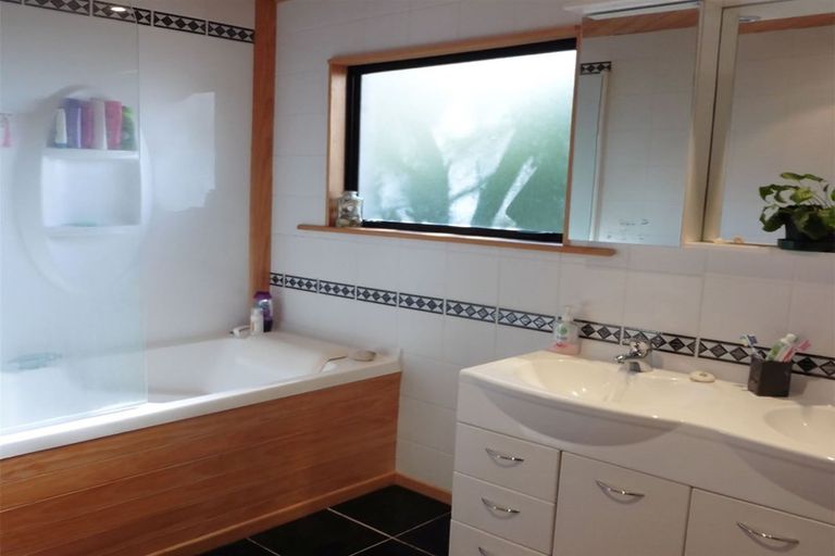 Photo of property in 90 Kidson Terrace, Cashmere, Christchurch, 8022