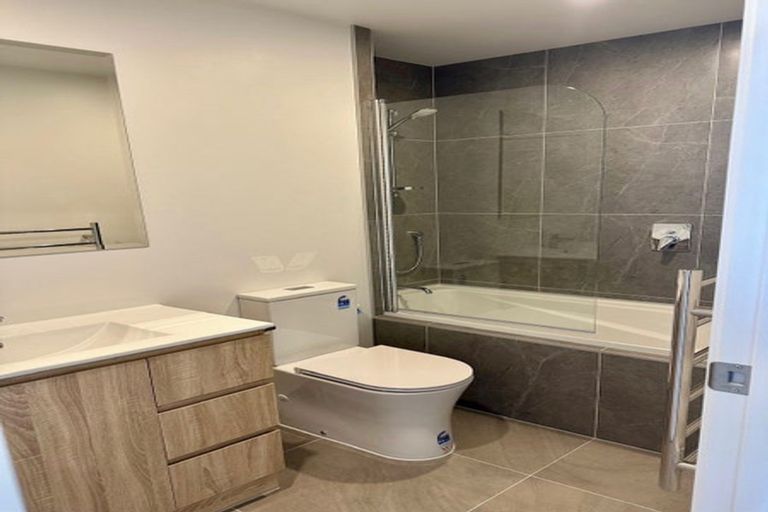 Photo of property in 10/19 Windlass Street, Long Bay, Auckland, 0630