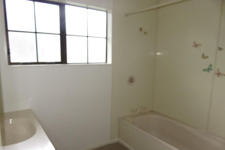 Photo of property in 28 Dominica Crescent, Grenada Village, Wellington, 6037