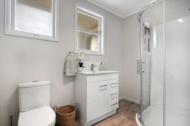 Photo of property in 5 Sutton Avenue, Mangere East, Auckland, 2024