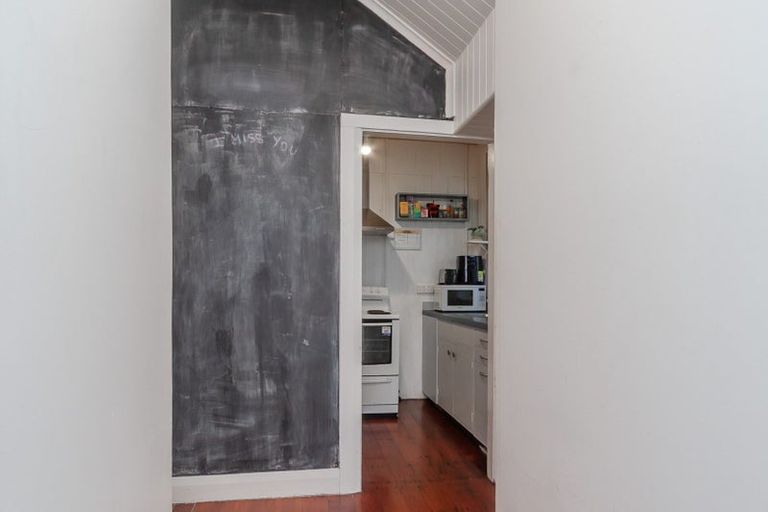 Photo of property in 10 Maurice Terrace, Te Aro, Wellington, 6011