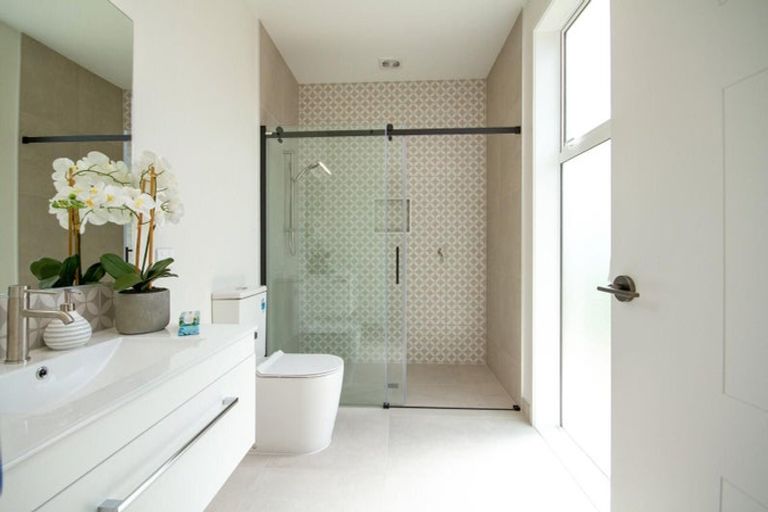 Photo of property in 21 Tahuna Minhinnick Drive, Glenbrook, 2681