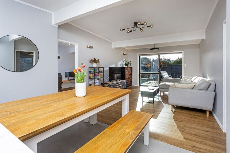 Photo of property in 2/7 Eskdale Road, Birkdale, Auckland, 0626