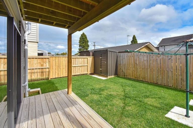 Photo of property in 2e Oxford Road, Manurewa, Auckland, 2102