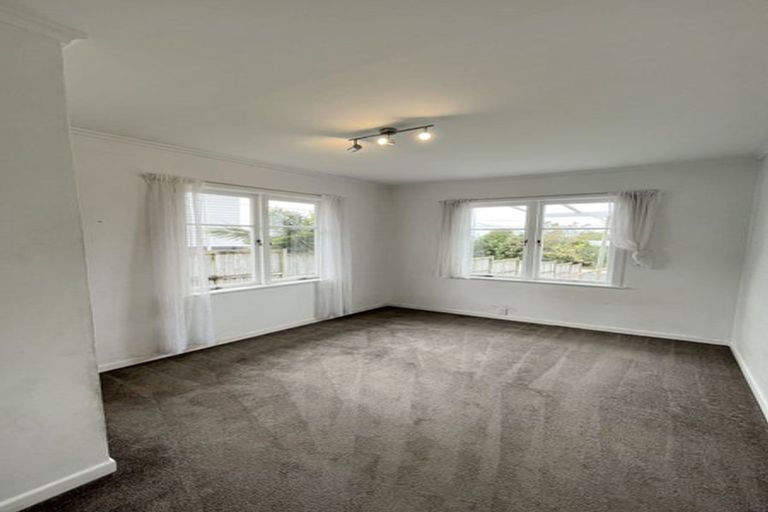 Photo of property in 42 Tiroroa Avenue, Te Atatu South, Auckland, 0610
