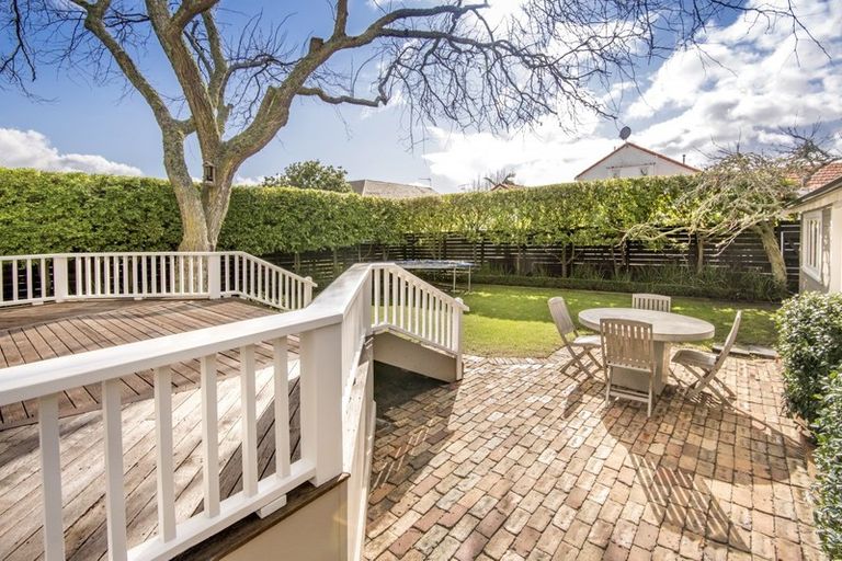 Photo of property in 242 Lake Road, Hauraki, Auckland, 0622